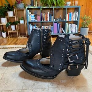 Brand New without tags Freebird Desert Booties. 2 1/2” heel. Black